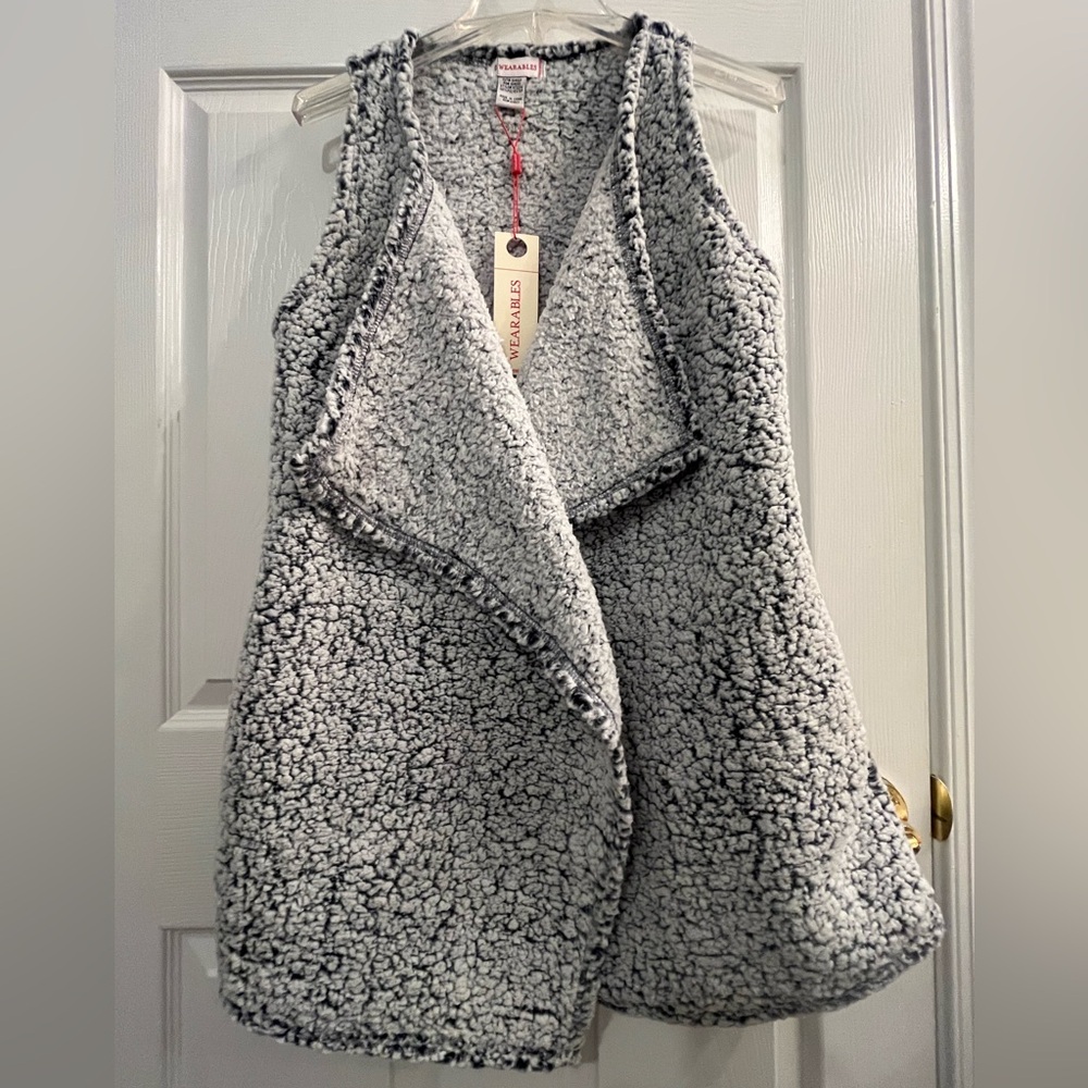 NWT Wearables Cozy Gray Sherpa Open Vest with Pockets Size XS